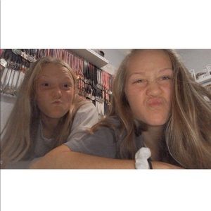 Meet your Posher, Ella